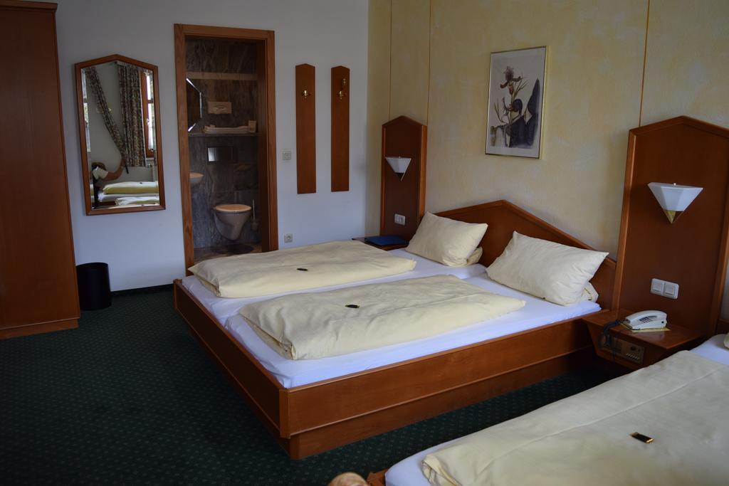 Hotel Zum Braeu Kinding Quarto foto